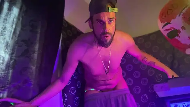 Guyst049 webcam