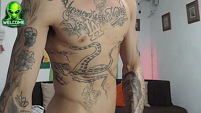 alpha_zom live cam on StripChat