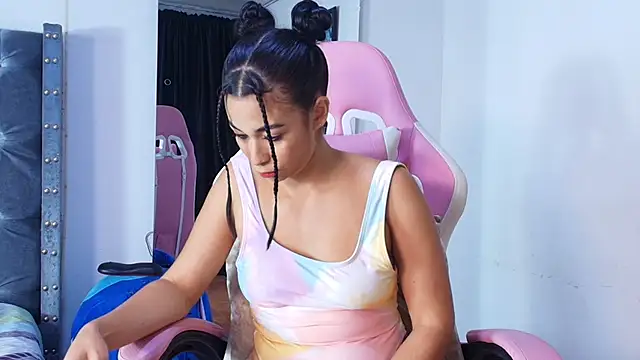 Watch GraceWallace_ live on EroticFlix - High definition streams