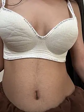 Watch LuxeAura live on EroticFlix - High definition streams