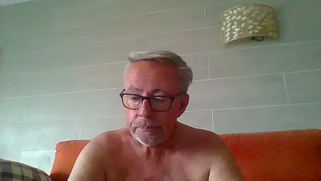 tuggy59 live cam on StripChat