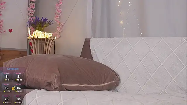 CherlyGuss live sex cam