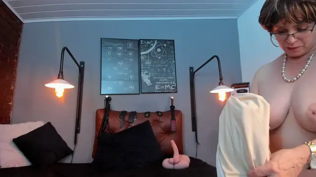 Watch Samantha_mature56 live on EroticFlix - High definition streams