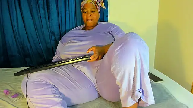 ThickLeeyanaXX webcam