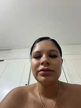 Elara_Luxe webcam