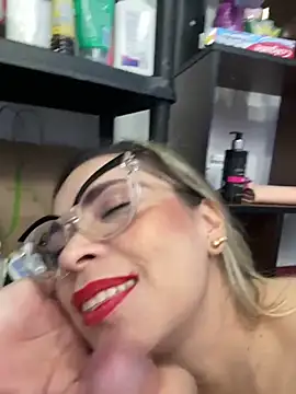 Jademomm webcam