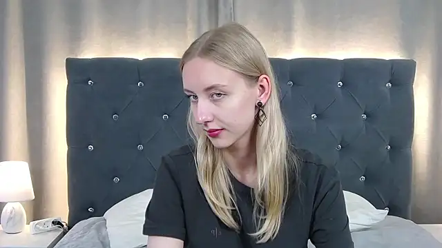 Watch LirienVexx live on EroticFlix - High definition streams