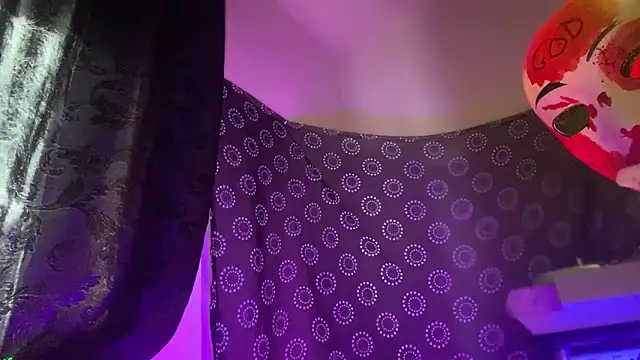 Guyst049 webcam