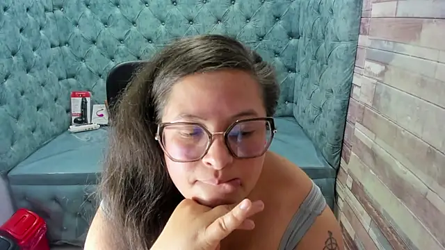 Watch Sarah_Boobs_ live on EroticFlix - High definition streams