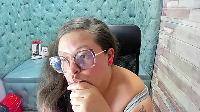 Sarah_Boobs_ live cam on StripChat