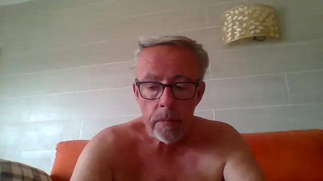 tuggy59 - Tuggy59's free webcam - UK Sex Cams