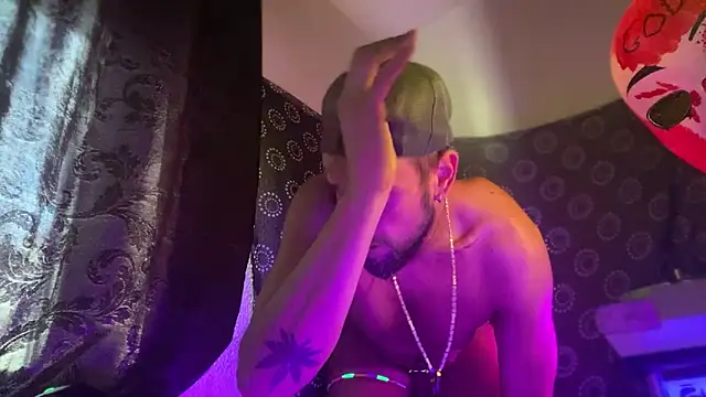 Guyst049 webcam
