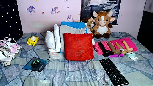 ShantalTsFox webcam