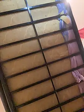 hugecock_tamira webcam