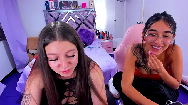 Luna_Analya live cam on StripChat