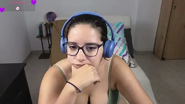 blue__moon_ live cam on StripChat