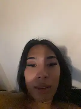 hugecock_tamira webcam