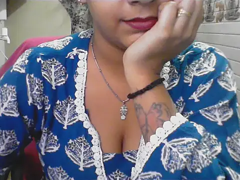 LovingPihu webcam