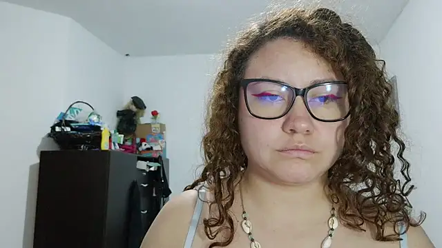curly_greeneyed webcam