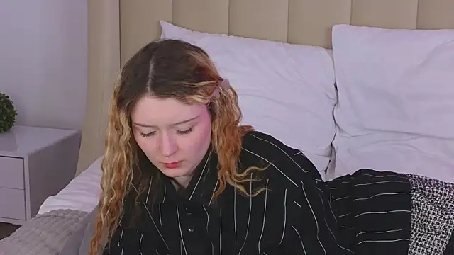 AlyssFrost webcam