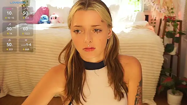 LoraDollie webcam