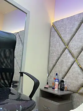 valenlopezz_ (F young) - riding big dildo