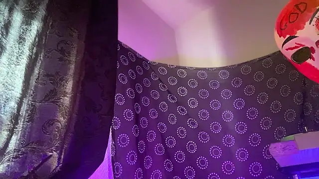 Guyst049 webcam