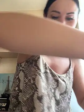 CrazzyChicks live sex cam