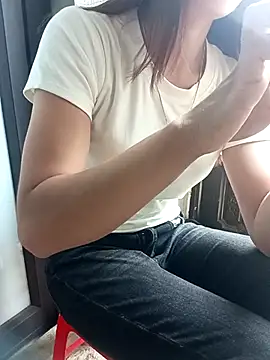 Thobaby112 live cam on StripChat