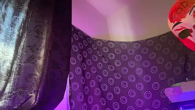 Guyst049 webcam