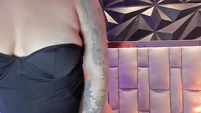 megan_whitee__ webcam