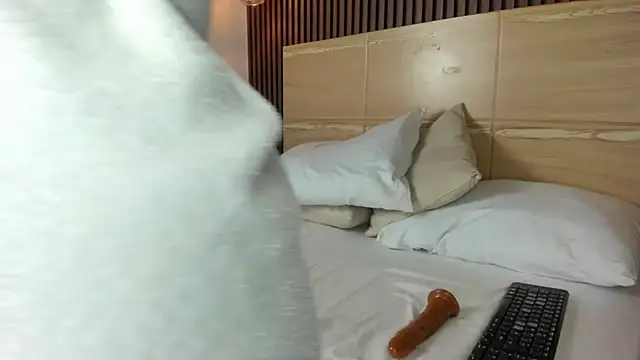 carla_smellie - Carla_smellie's free webcam - UK Sex Cams
