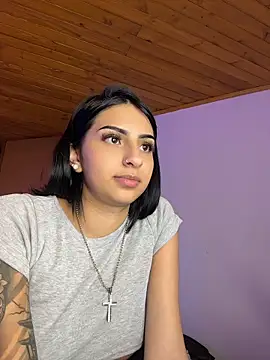 Hilary_pinkk
