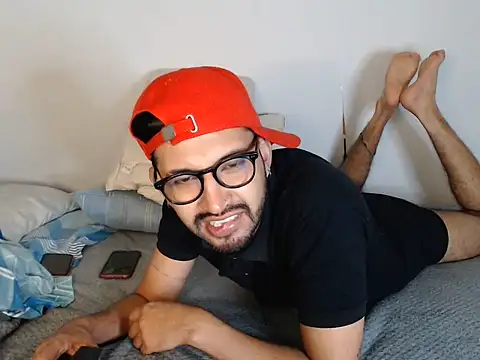 thomass1018 (M young) - cum on feet show