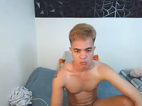 yourmikexxx live cam on StripChat