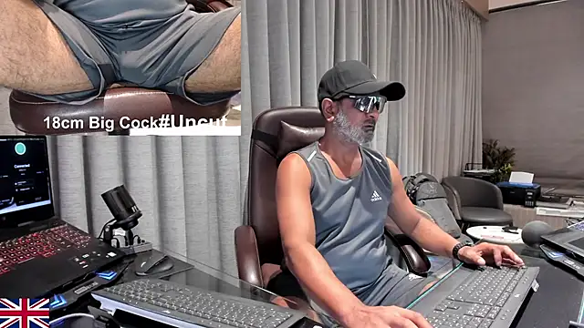 OnlineBossUK webcam