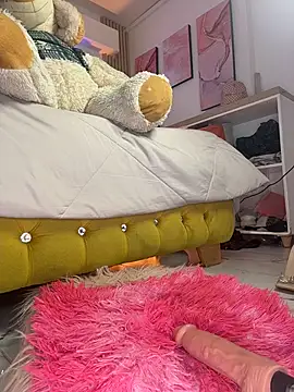 MylaDreams webcam