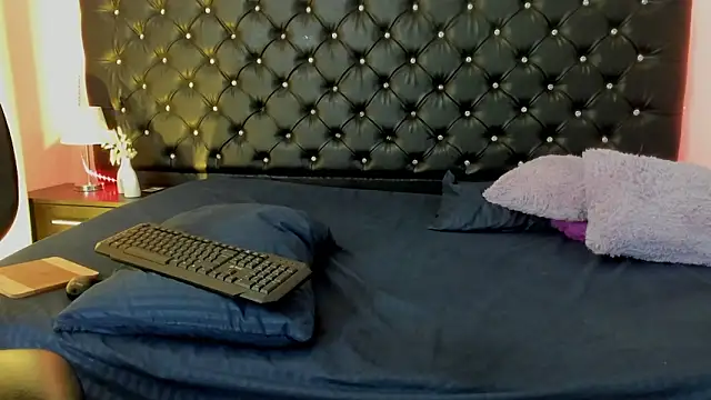 BellaRoge webcam