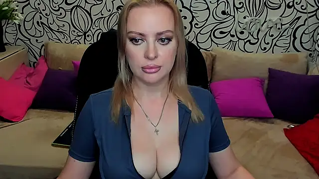 Hotdreamhere live cam on StripChat