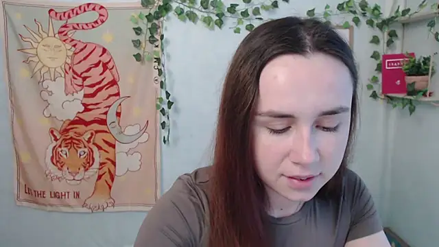 VeryVeryVeryShy_ live cam on StripChat