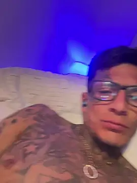 Papinine6 live cam on StripChat
