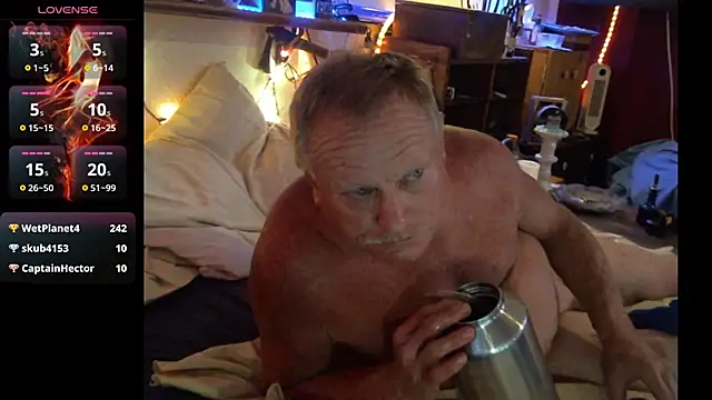 Pussyeat2please webcam