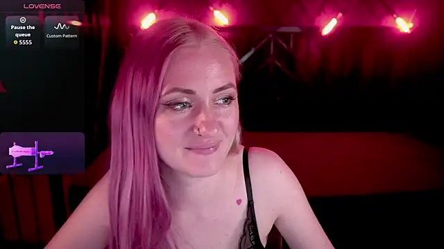 DramaQuenns webcam