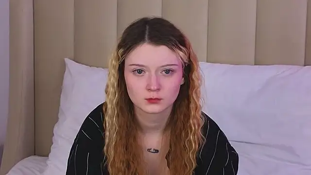 AlyssFrost webcam