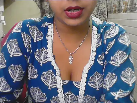 LovingPihu webcam