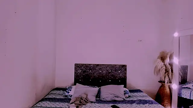 carolinemiller7 webcam