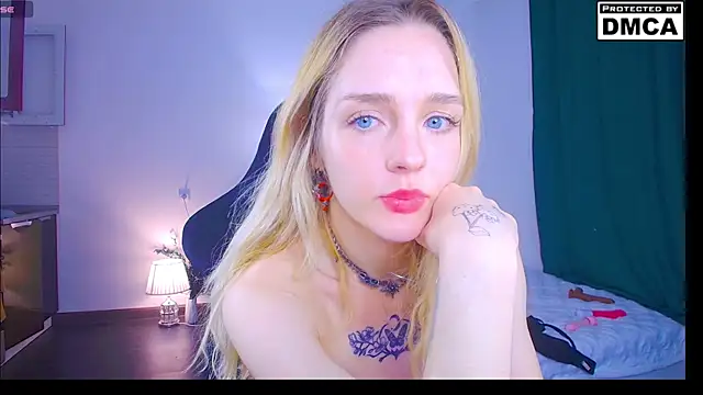 Aliceglass__ webcam