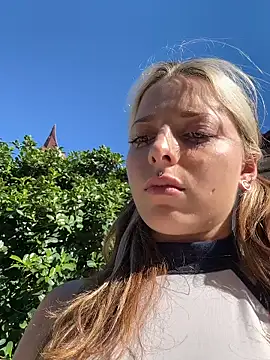 LoraDollie webcam