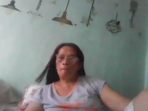 momshe2026 webcam