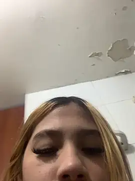 zury_cute1 webcam